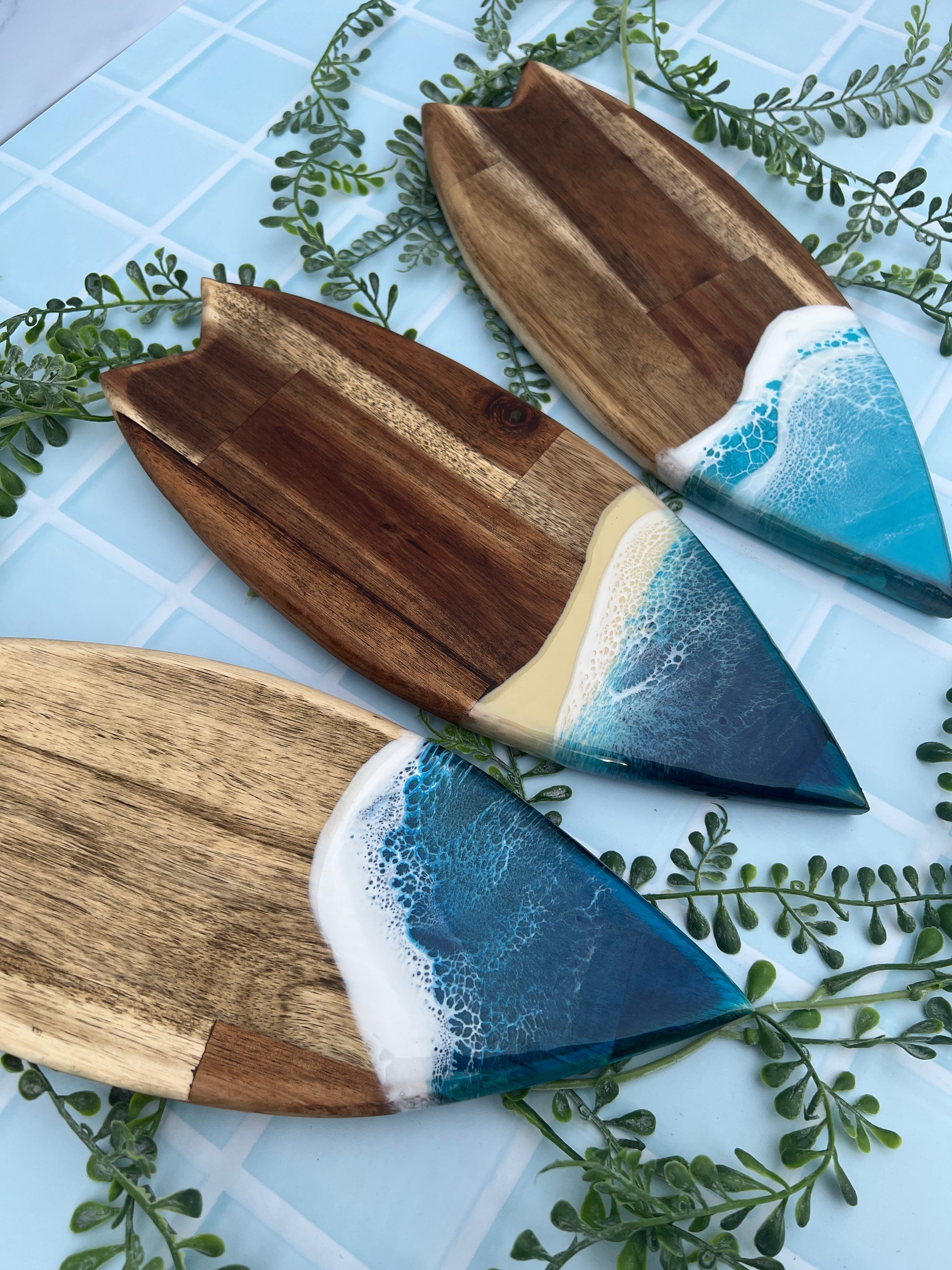 Charcuterie, Cheeseboard, Cheese, Platter, Gifting, Engraving, Personalised, Gift, Handmade, Resin, Ocean-Art, Resin-Waves, the-fifth-design, made-to-order - resin-cheeseboard, resin-gift, resin-art, resin-platter, resin-charcuterie, resin-serving-platter
