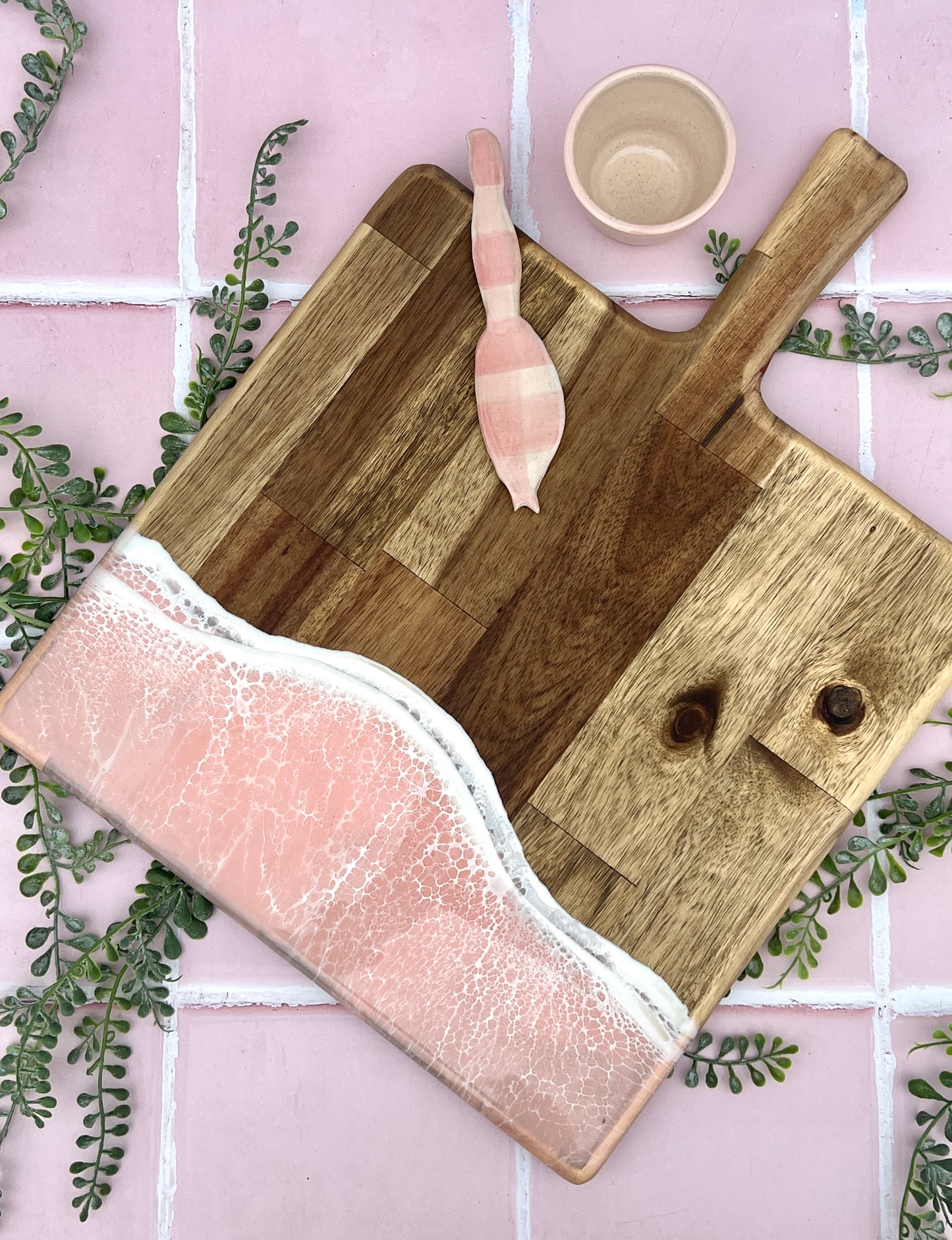 Charcuterie, Cheeseboard, Cheese, Platter, Gifting, Engraving, Personalised, Gift, Handmade, Resin, Ocean-Art, Resin-Waves, the-fifth-design, made-to-order - resin-cheeseboard, resin-gift, resin-art, resin-platter, resin-charcuterie, resin-serving-platter