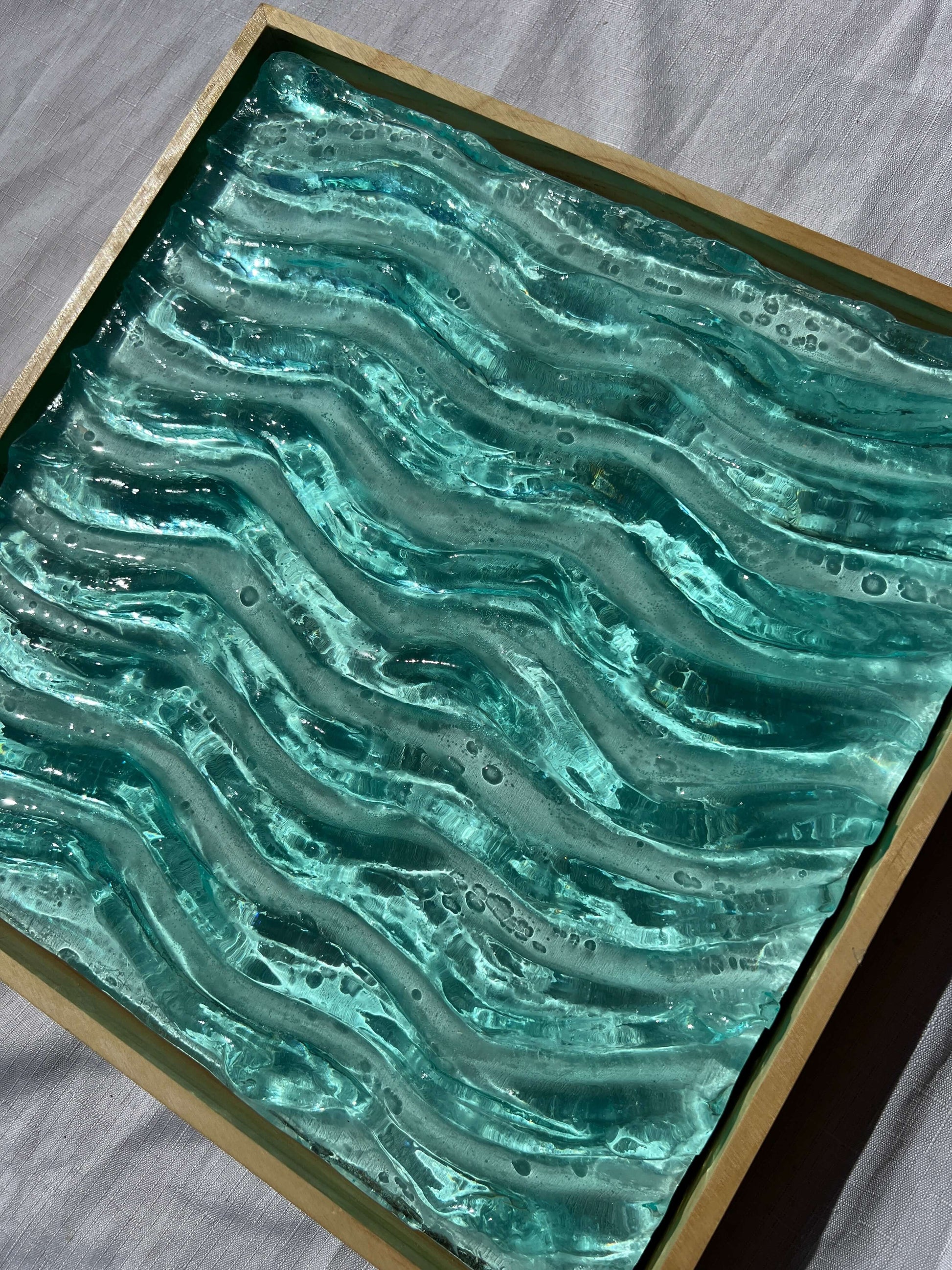 Charcuterie, Cheeseboard, Cheese, Platter, Gifting, Engraving, Personalised, Gift, Handmade, Resin, Ocean-Art, Resin-Waves, resin-art, resin-sculpture, resin-ocean, water, water-art, moving-water-art, sculpture, clear-resin-water, resin-water, resin-artis