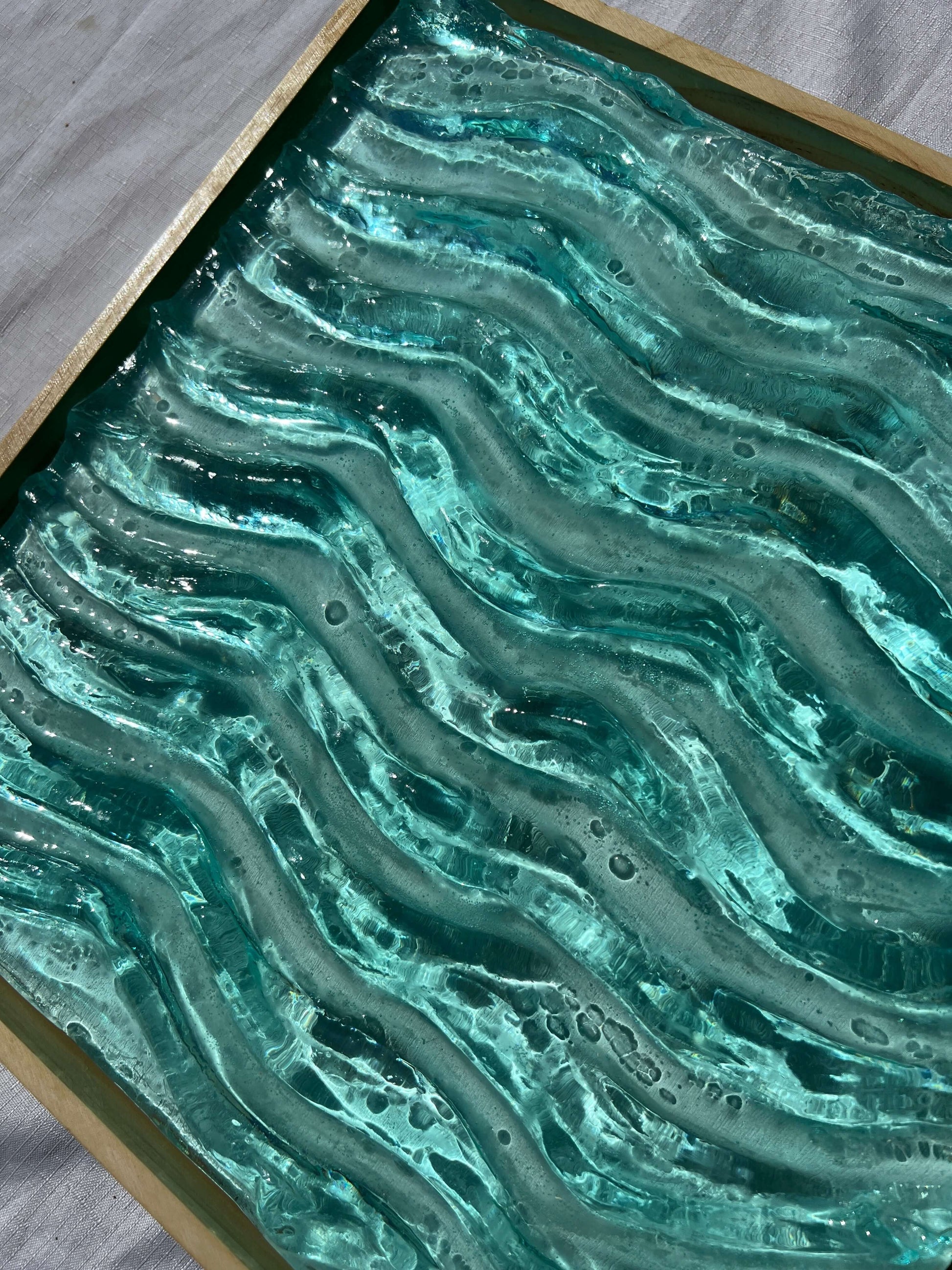 Charcuterie, Cheeseboard, Cheese, Platter, Gifting, Engraving, Personalised, Gift, Handmade, Resin, Ocean-Art, Resin-Waves, resin-art, resin-sculpture, resin-ocean, water, water-art, moving-water-art, sculpture, clear-resin-water, resin-water, resin-artis