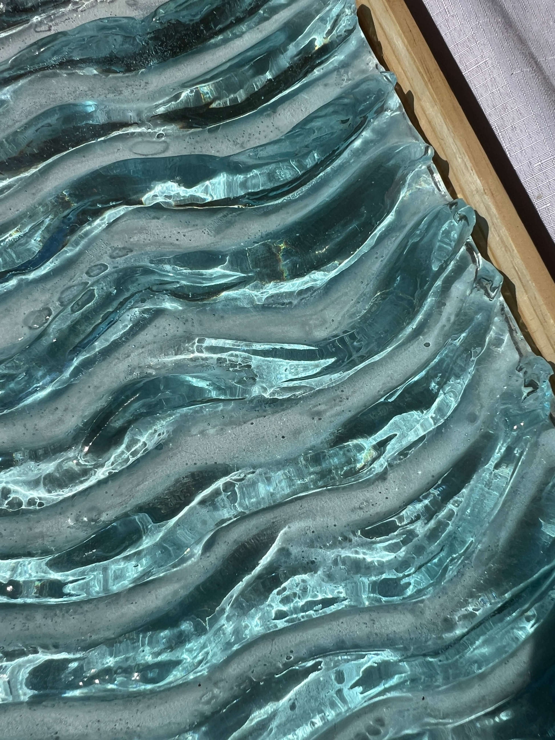 Charcuterie, Cheeseboard, Cheese, Platter, Gifting, Engraving, Personalised, Gift, Handmade, Resin, Ocean-Art, Resin-Waves, resin-art, resin-sculpture, resin-ocean, water, water-art, moving-water-art, sculpture, clear-resin-water, resin-water, resin-artis